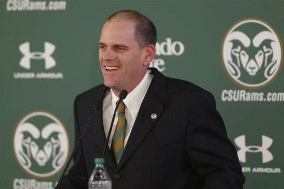Is Mike Bobo related to Vince Dooley?
