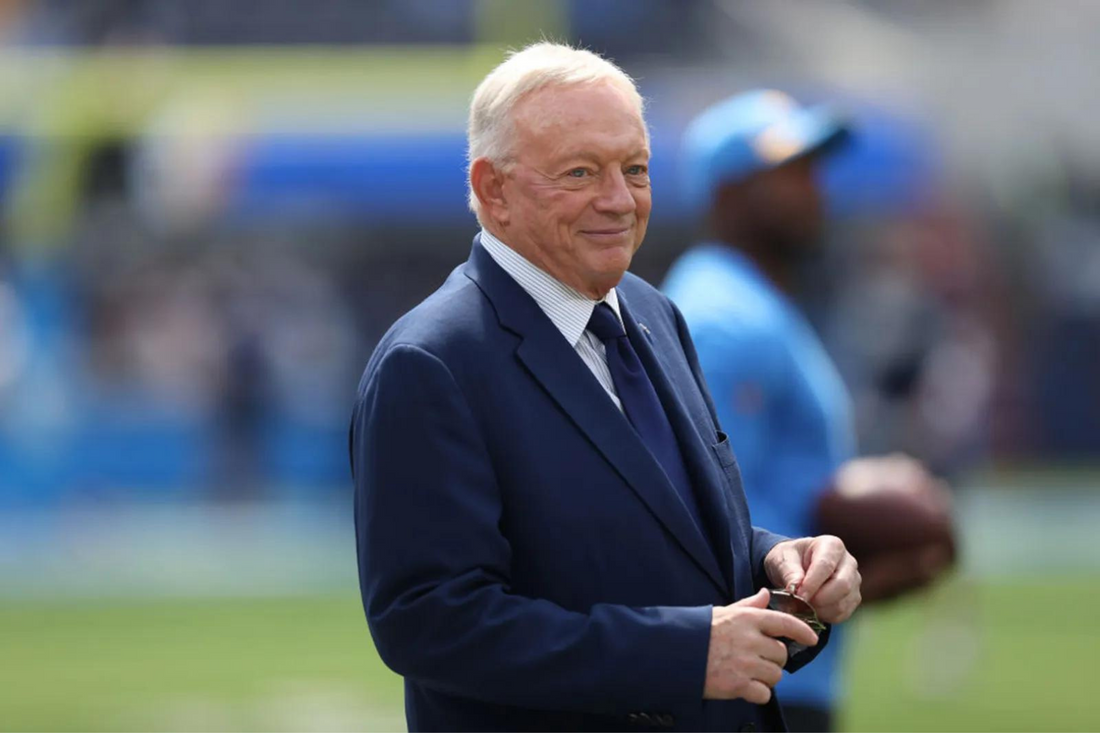 Who owns the Dallas Cowboys?