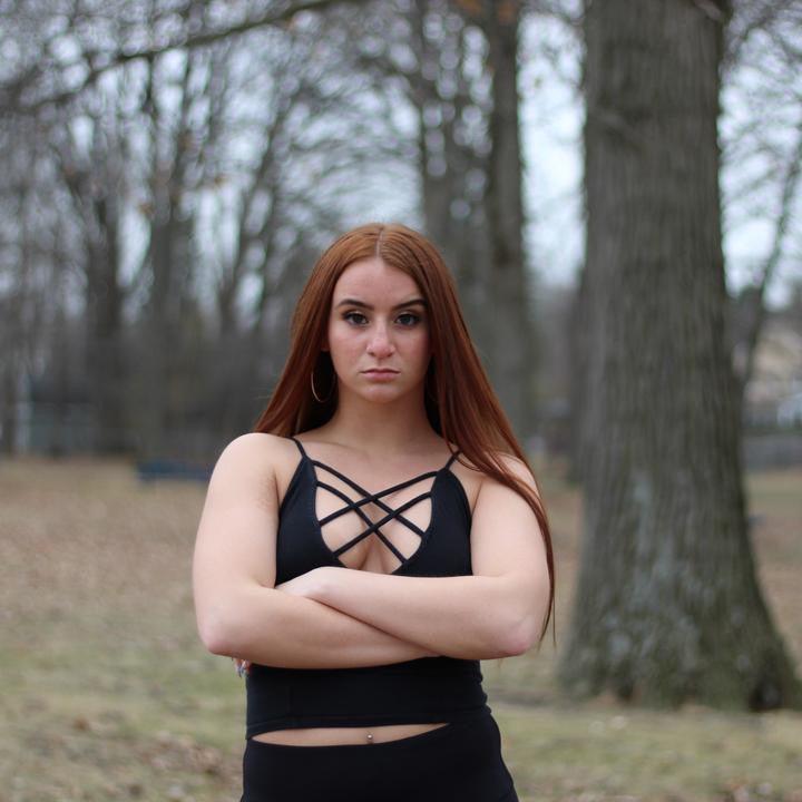 Influencer TikTok Creator Mikaila Dancer Goodies Fan Arch