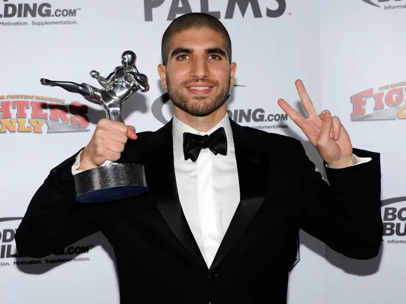 What is Ariel Helwani's current net worth?