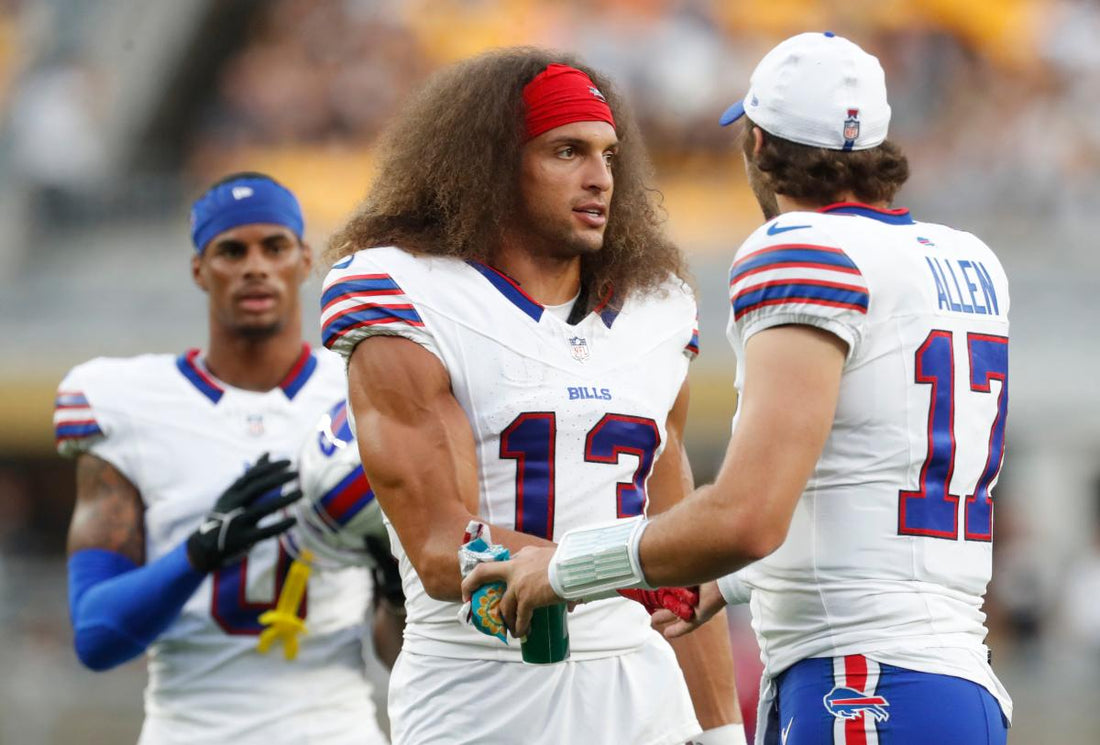 Why doesn't Mack Hollins wear shoes at Bills practice?