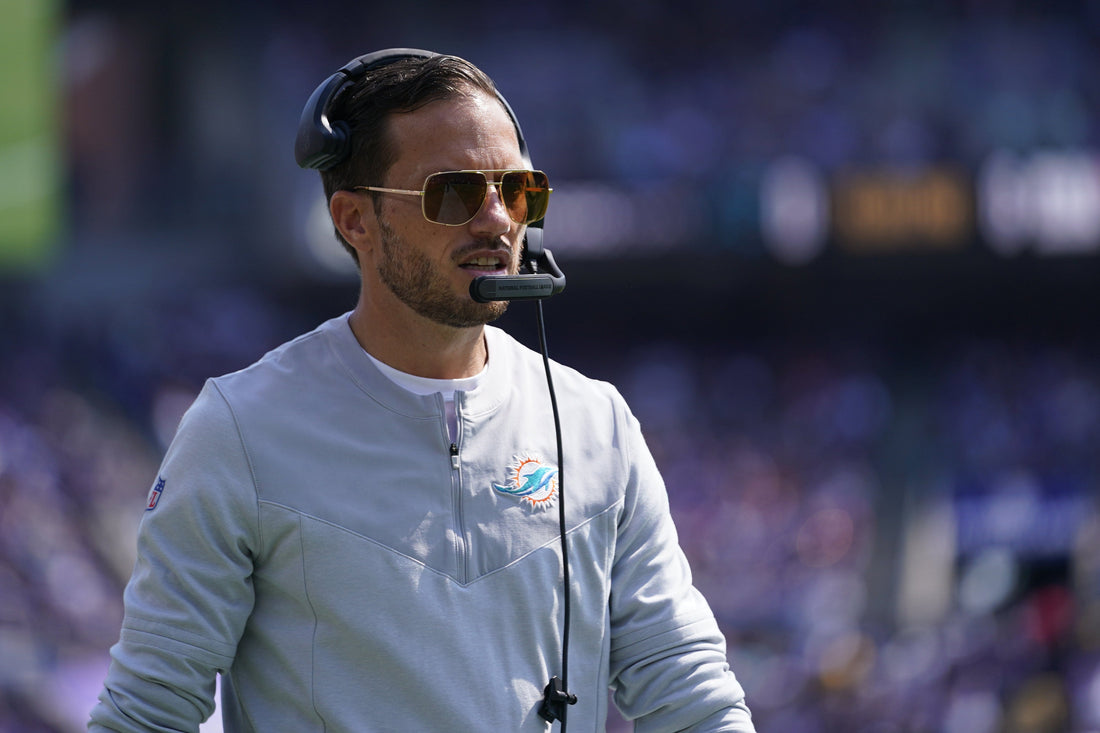 How Stephen Curry impacted Mike McDaniel, Dolphins training camp