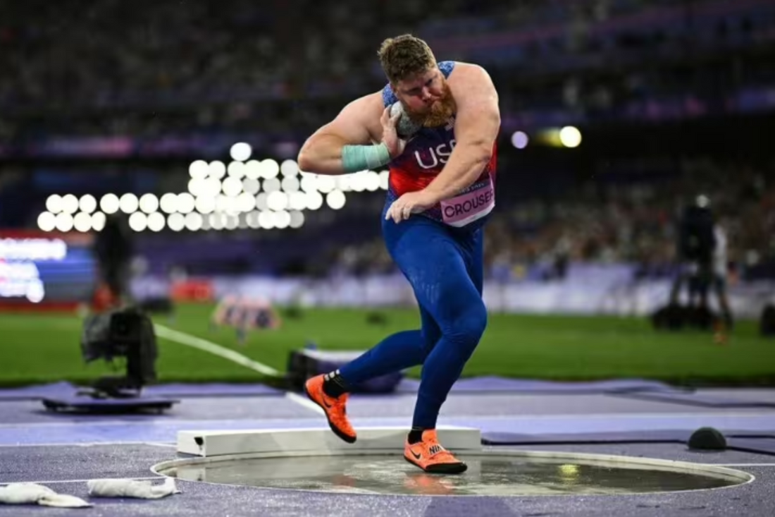 How heavy is a Shotput Ball at the Olympics?