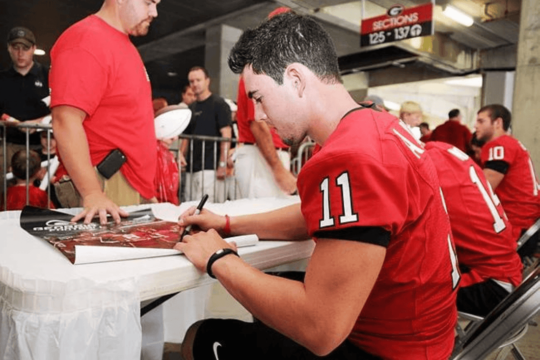 How do you ask for an Athlete's autograph? - Fan Arch