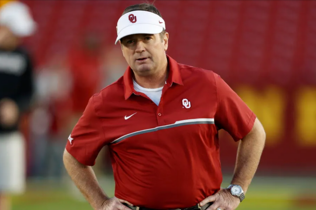 How much money does Bob Stoops make?