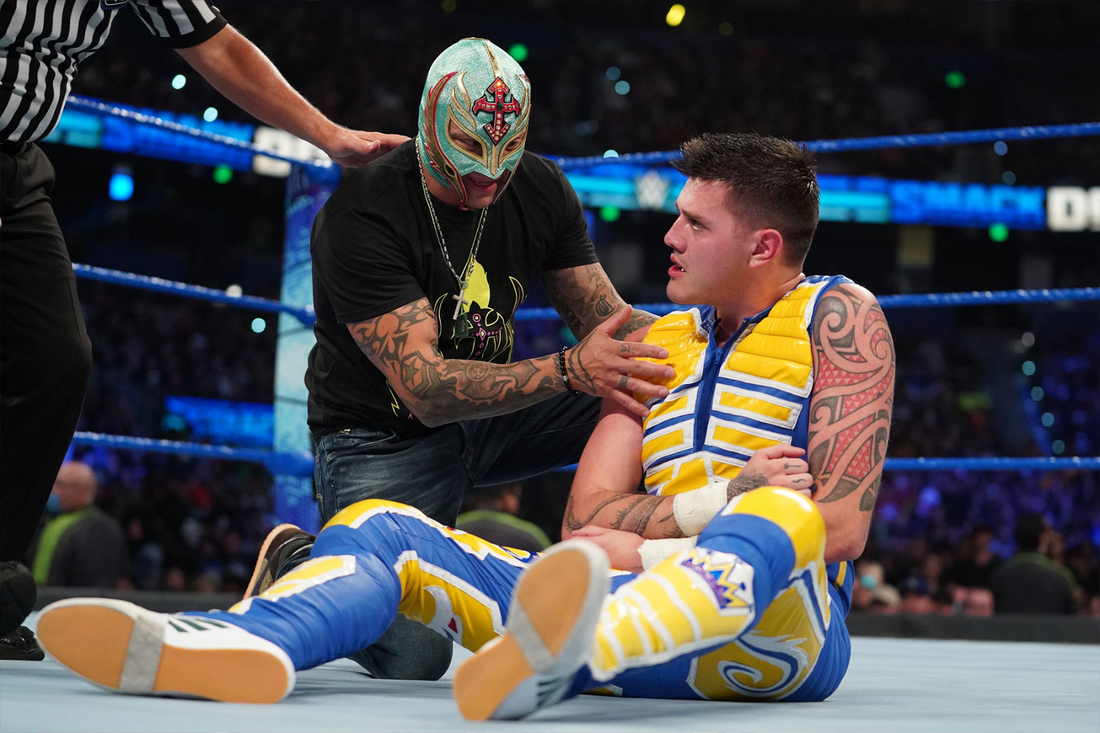 Do Rey Mysterio and Dominik Mysterio get along in real life?