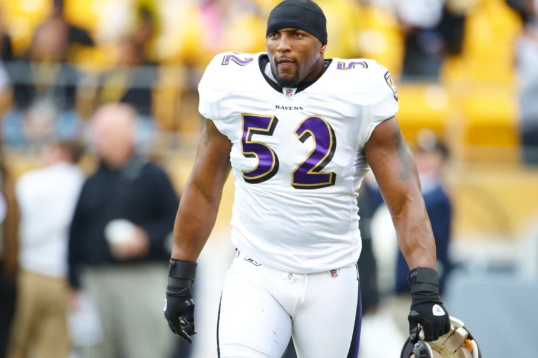Who are the famous football players in Omega Psi Phi?