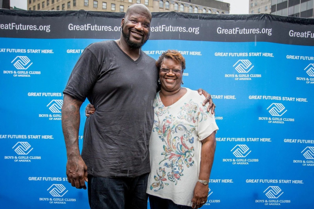 What does Shaq's mom do for a living?