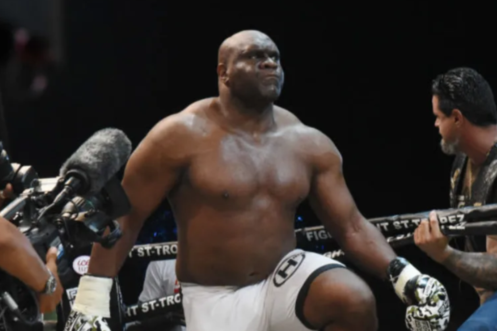 article_img / Unveiling Bob Sapp's NFL Career: Did the Renowned Athlete Play in the NFL?