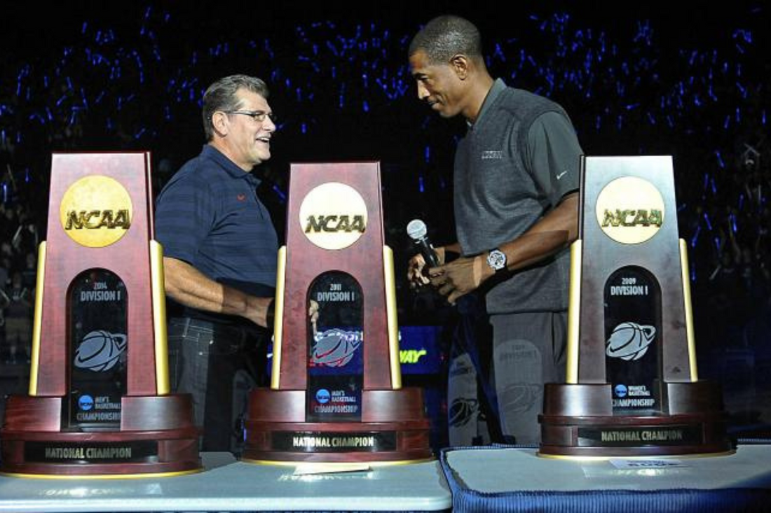 How many national championships does Geno Auriemma have?