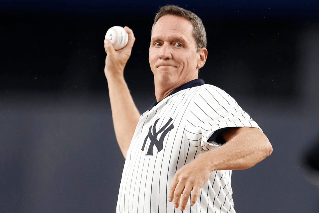 Why do the Yankees wear a black armband? – Fan Arch