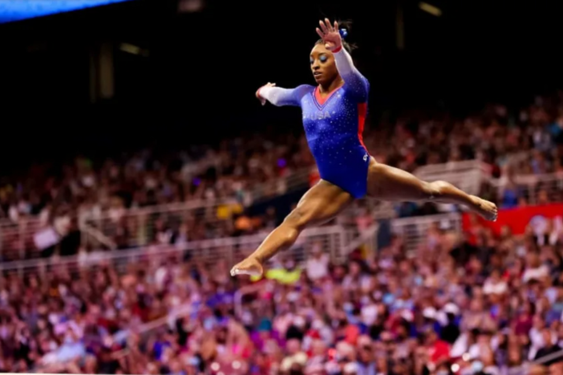 How tall is Simone Biles? - Fan Arch