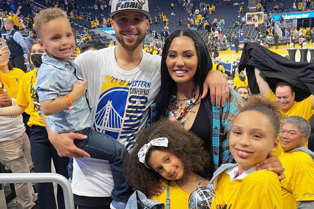 How many kids does Steph Curry have?