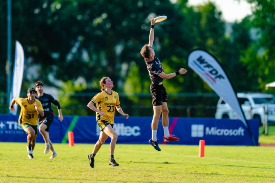 The Essential Equipment for Ultimate Frisbee - Fan Arch