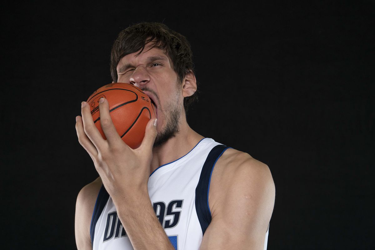 How large are Boban Marjanovic's hands?